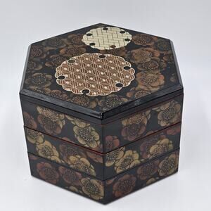 Metropolitan Museum Art MMA Japanese 3 Tier Hexagonal Lacquerware Box